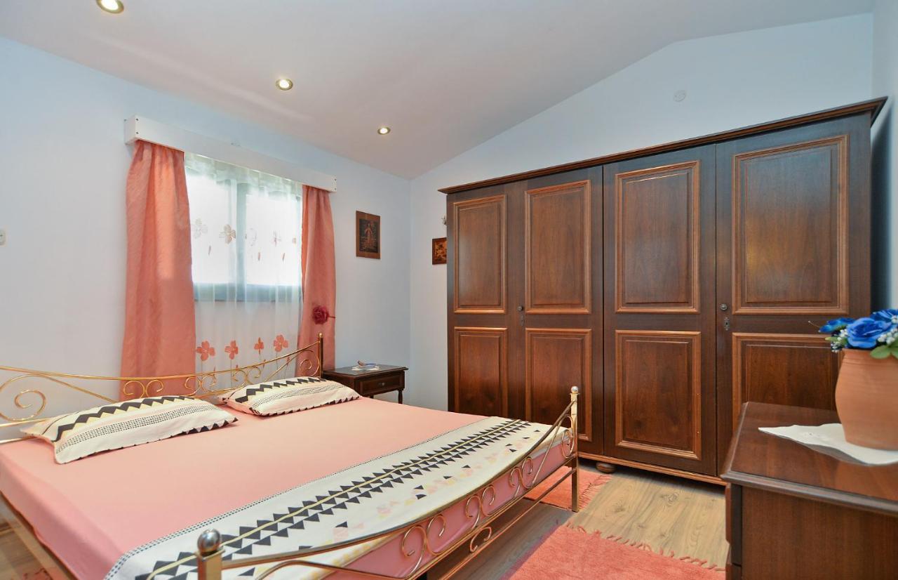 Apartments Vrcevan 811 Medulin Exterior foto